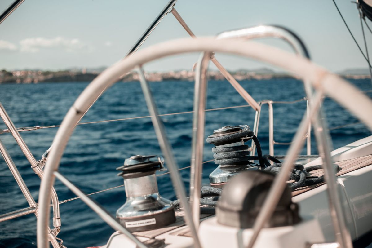 Tips for traveling by sailboat